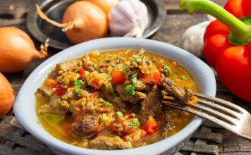 Тушеная говядина с овощами в тайском стиле Тушеная говядина с овощами в тайском стиле