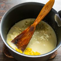 Растапливаем сливочное масло Растапливаем сливочное масло