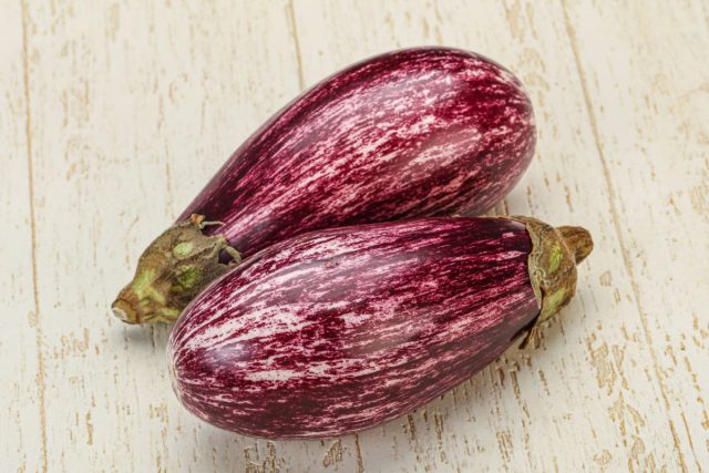 Полосатый баклажан «Граффити» среднего срока созревания Полосатый баклажан «Граффити» среднего срока созревания