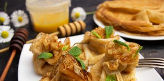 Блинчики мешочки с творогом и мёдом