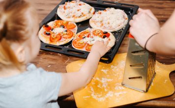 Кулинарный поединок, или Как увлечь ребенка готовкой домашней пиццы Кулинарный поединок, или Как увлечь ребенка готовкой домашней пиццы