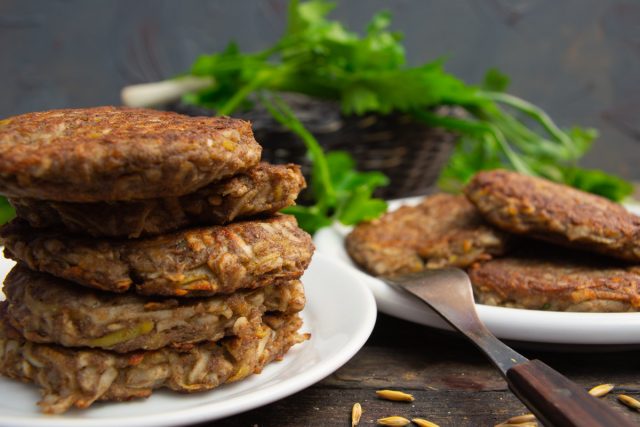 Овощные котлеты из топинамбура с льняной мукой Овощные котлеты из топинамбура с льняной мукой
