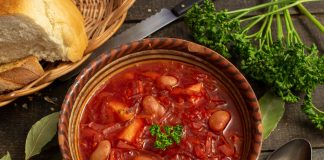Постный борщ с фасолью и грибами
