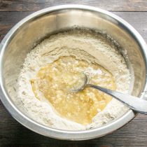 Вливаем соленую воду в миску Вливаем соленую воду в миску