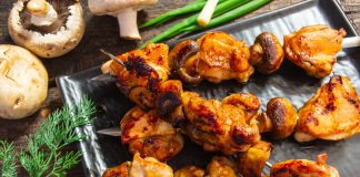 Шашлычки из курицы с шампиньонами в духовке
