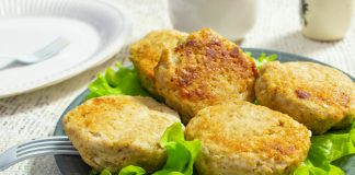 Диетические котлеты из курицы в духовке в рукаве