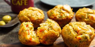Закусочные маффины с оливками и рисовой мукой