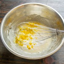 Насыпаем молотую куркуму