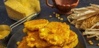 Лепешки из консервированной кукурузы