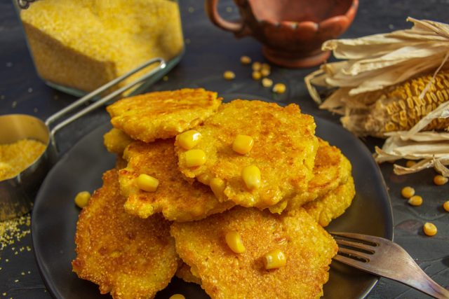 Лепешки из консервированной кукурузы