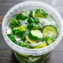 Уже через 12-15 часов в теплом помещении начинается процесс ферментации (брожения).