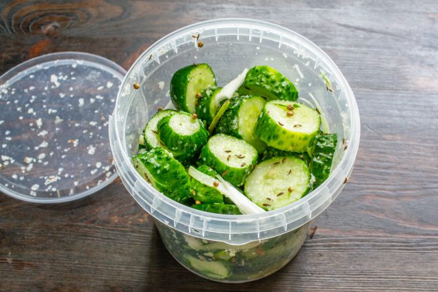 Контейнер закрываем плотно, встряхиваем несколько минут.