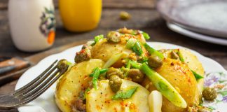 Салат из молодого картофеля с анчоусами и каперсами