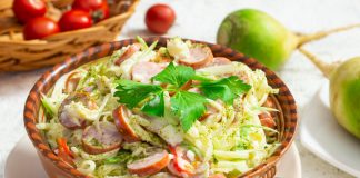Салат из зеленой редьки с копченой колбасой