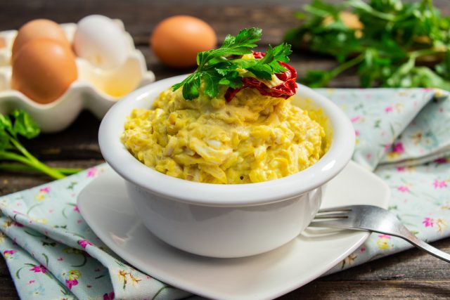 Яичный паштет с луком и сыром Яичный паштет с луком и сыром