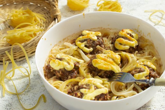Гнезда с фаршем и сыром в духовке Гнезда с фаршем и сыром в духовке