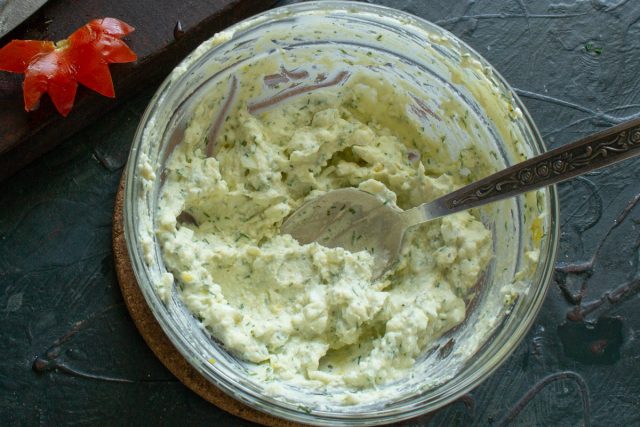 Тщательно перемешиваем начинку. Тщательно перемешиваем начинку.