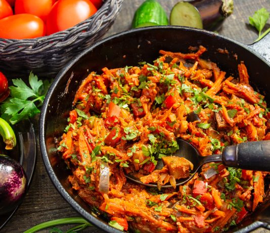 Рагу из баклажанов с грецкими орехами