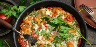 Фриттата с кабачками и курицей