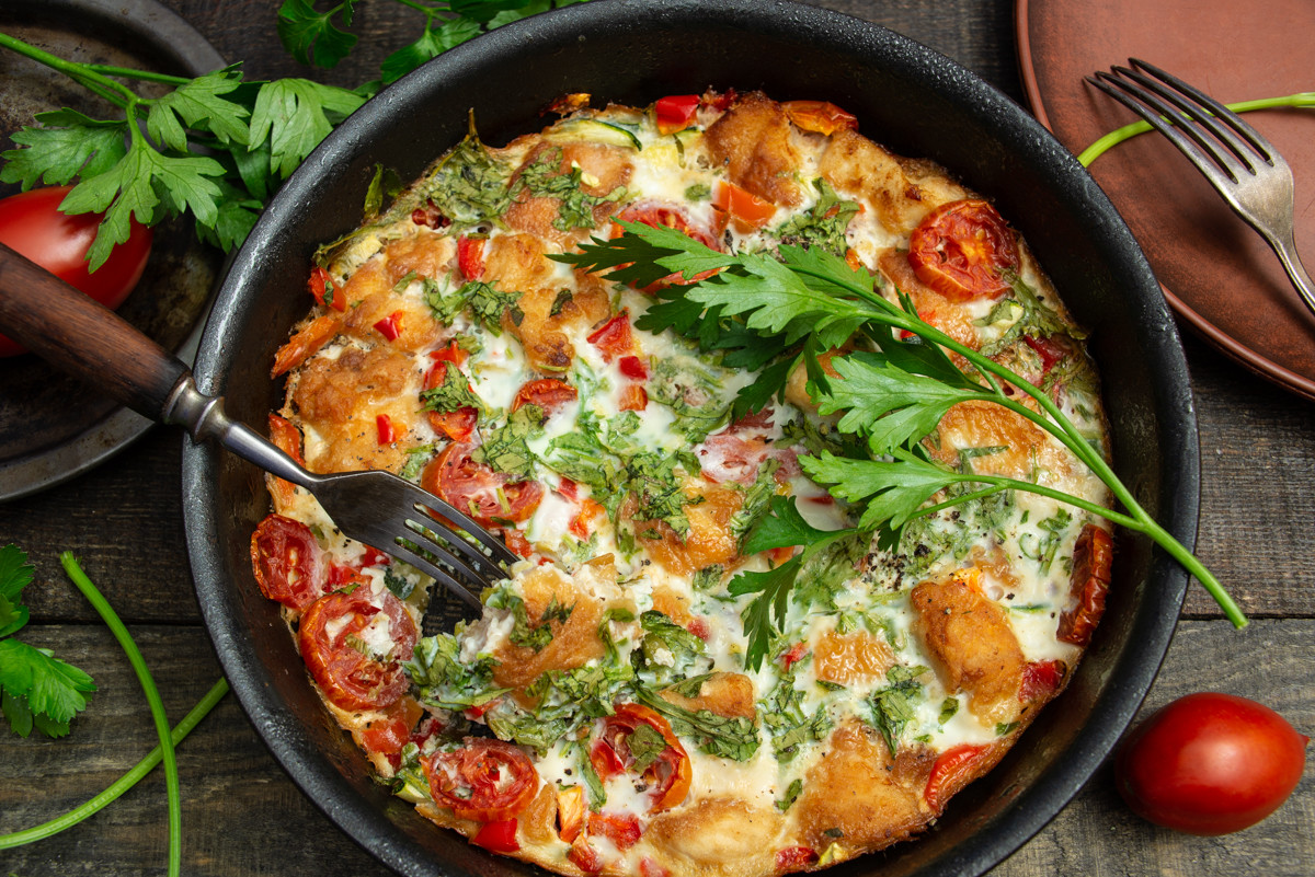 Фриттата с кабачками и курицей
