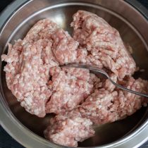 Мясо подходит любое, выбирайте по своему вкусу и кошельку. Мясо подходит любое, выбирайте по своему вкусу и кошельку.