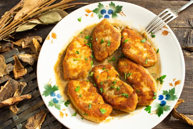 Куриное филе в грибном соусе Куриное филе в грибном соусе