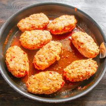 Ставим сковороду в разогретый духовой шкаф. Готовим 35 минут. Ставим сковороду в разогретый духовой шкаф. Готовим 35 минут.