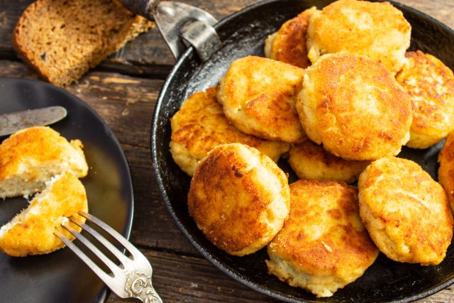 Рыбные биточки с картофелем Рыбные биточки с картофелем
