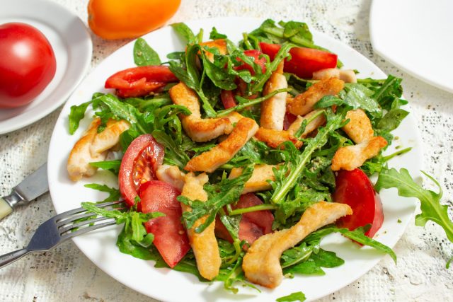 Салат с куриным филе и рукколой Салат с куриным филе и рукколой