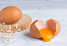 Яркие желтки у куриных яиц: о чем говорит цвет и как его добиться.