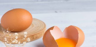 Яркие желтки у куриных яиц: о чем говорит цвет и как его добиться.