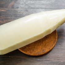 Закрываем бутылку крышкой герметично. Интенсивно встряхиваем, пока не растают все комочки муки.