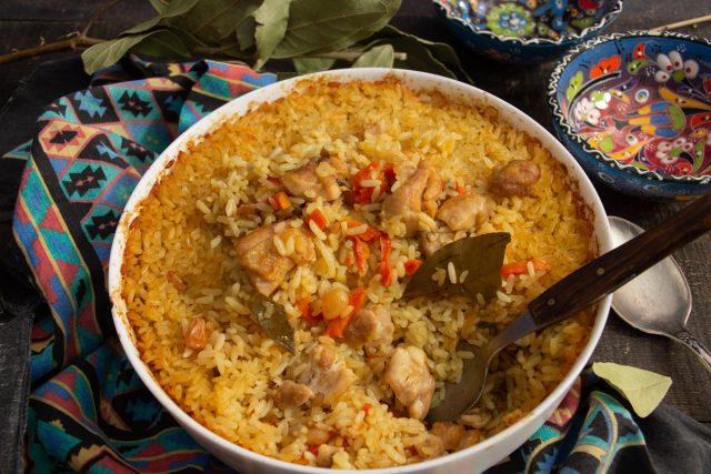 Рассыпчатый плов с курицей в духовке Рассыпчатый плов с курицей в духовке