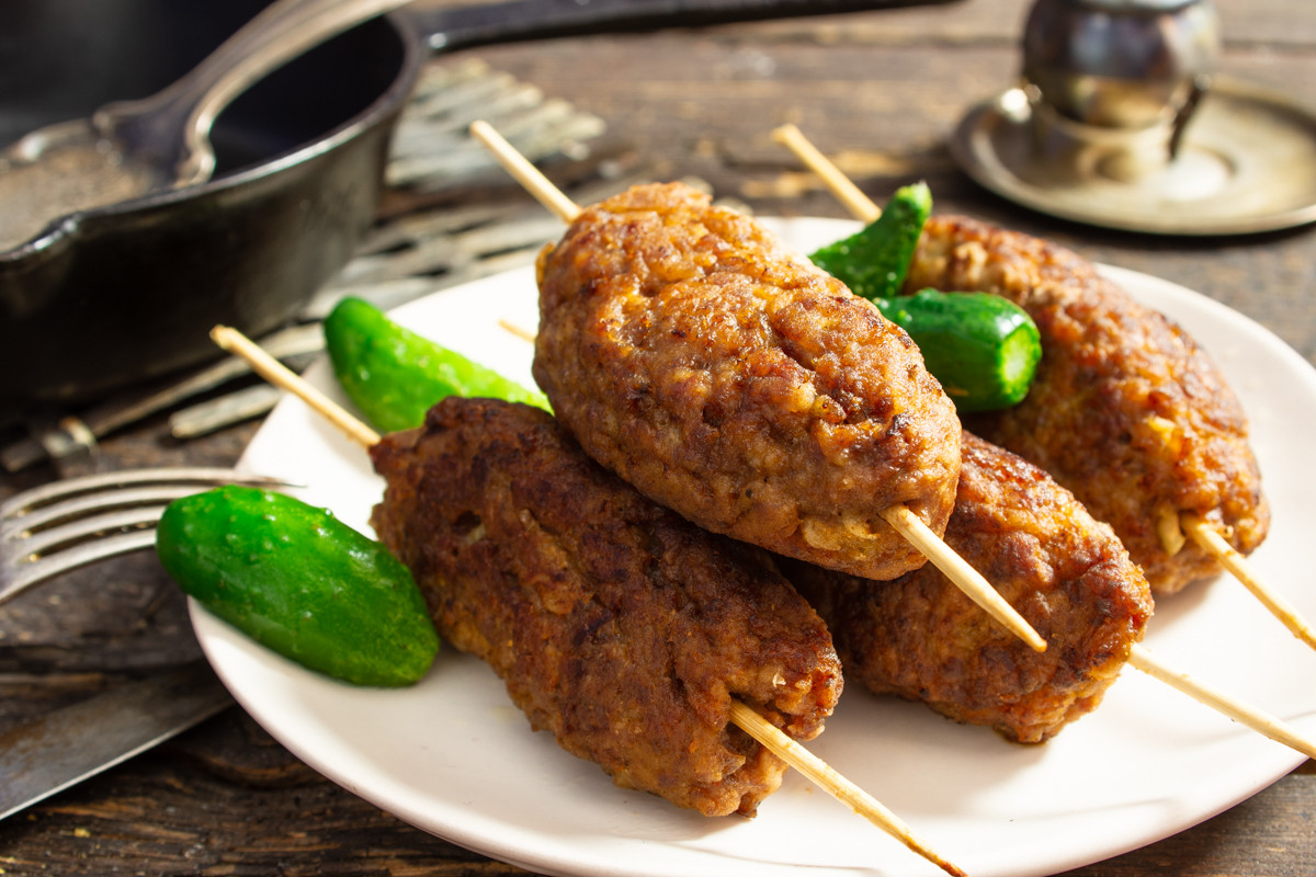 Колбаски из говядины на шпажках