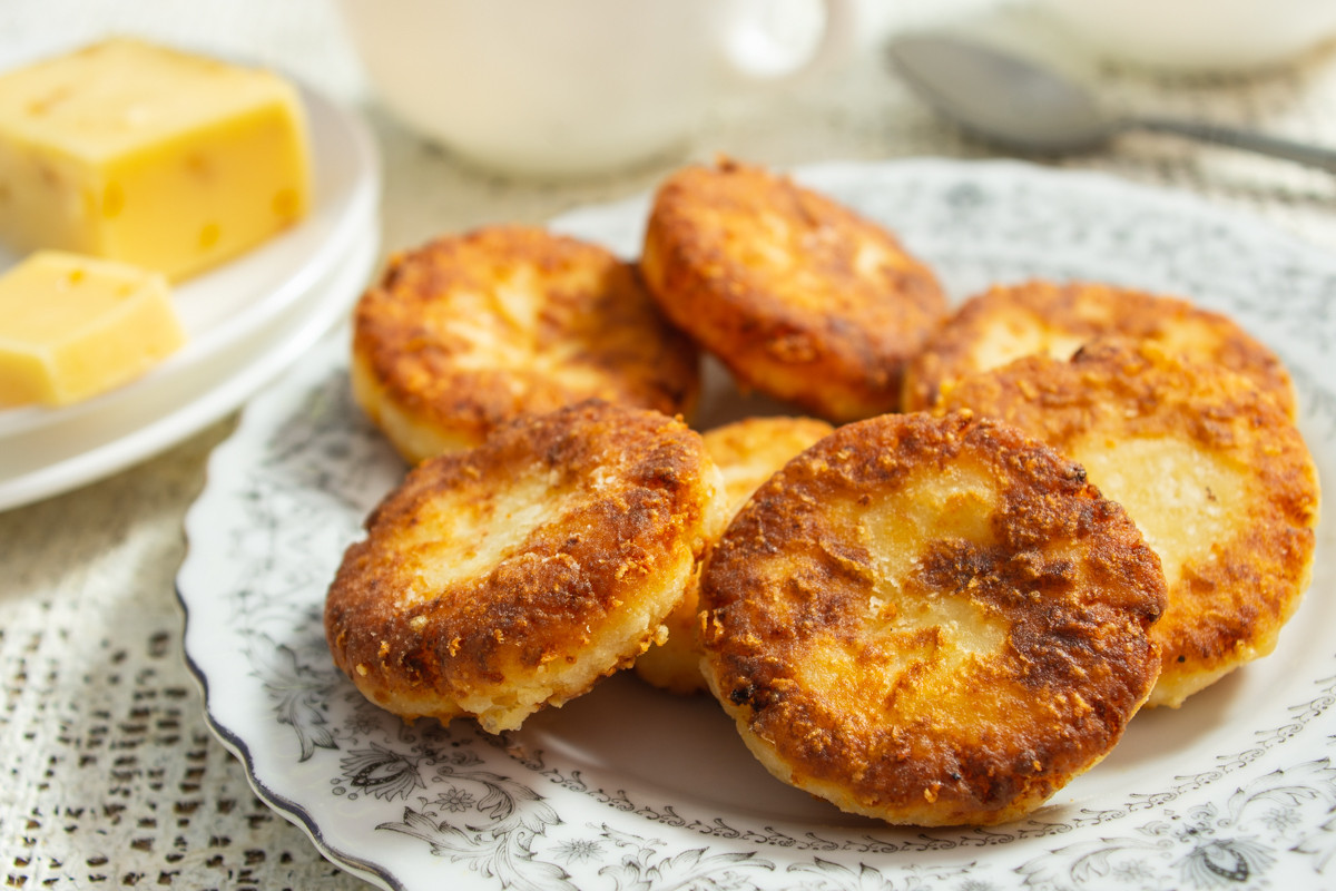 Несладкие сырники из творога с сыром