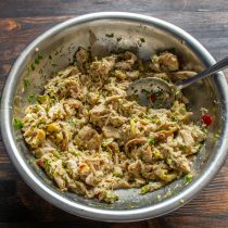 Тщательно перемешиваем ингредиенты.