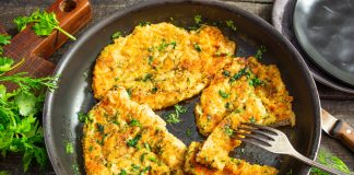Куриные шницели с кинзой и сливочным маслом