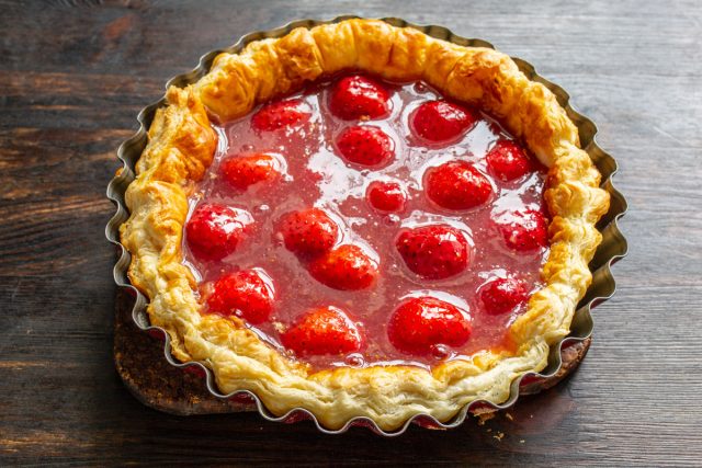 Оставляем в холодном месте на 2-3 часа, чтобы желатин застыл, в сочетании с крахмалом этого времени достаточно.