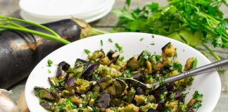 Баклажаны с чесноком и петрушкой