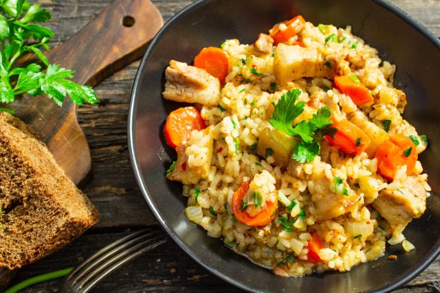 Свиная грудинка с рисом и овощами — вкуснее плова Свиная грудинка с рисом и овощами — вкуснее плова