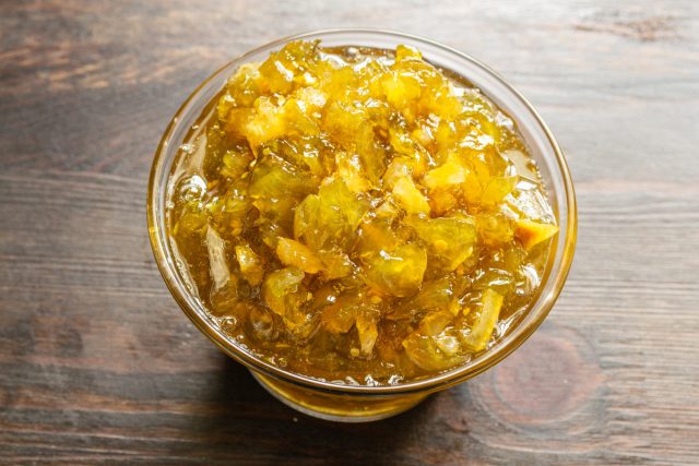 Увариваем варенье из зелёных помидоров до желаемой густоты. Перекладываем в сухие стеклянные банки.