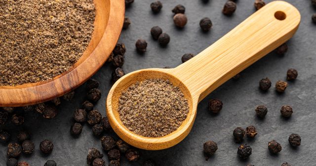 Во всех статьях рассказывается, чем можно отпугнуть муравьёв. И в таких советах практически всегда присутствуют растительные репелленты.