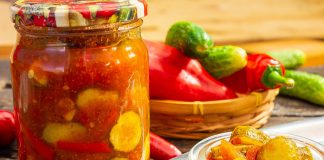 Консервированный салат из огурцов «Грузинский».