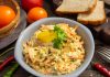 Салат из моркови с сыром и яйцом