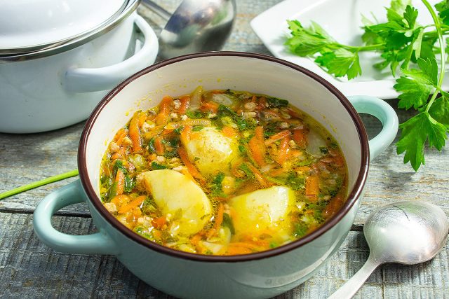 Суп из фарша и картофеля — обед за полчаса!