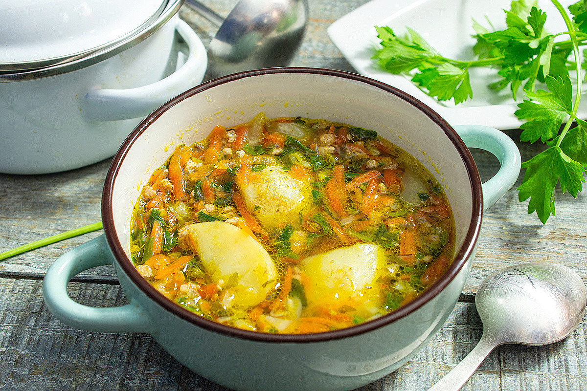 Суп из фарша и картофеля — обед за полчаса!