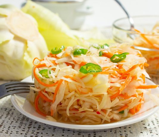 Ферментированная капуста с пастой из перца чили