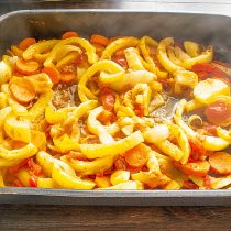 Запекаем 1 час, перемешиваем несколько раз. Запекаем 1 час, перемешиваем несколько раз.