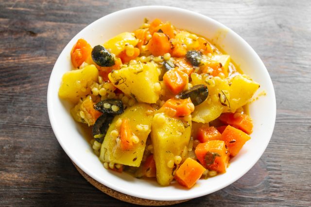 Поливаем йогуртом и едим вприкуску с белым хлебом или пшеничными лепешками. Вкуснятина! Поливаем йогуртом и едим вприкуску с белым хлебом или пшеничными лепешками. Вкуснятина!