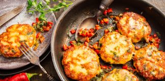 Котлеты запеченные с перцем и сыром